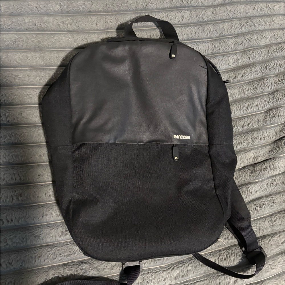 Incase Black Slim Everyday Backpack